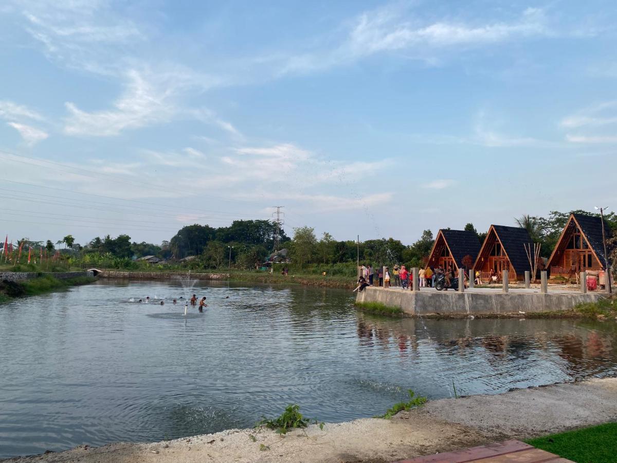 Resort & Resto Talaga Sundayana Subang Bagian luar foto