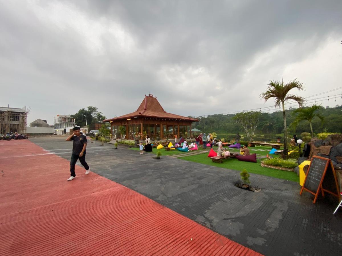 Resort & Resto Talaga Sundayana Subang Bagian luar foto