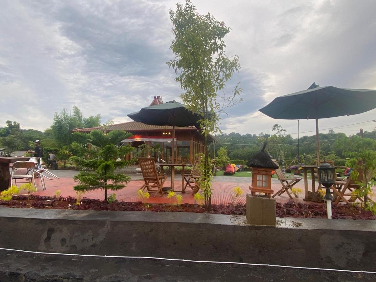 Resort & Resto Talaga Sundayana Subang Bagian luar foto