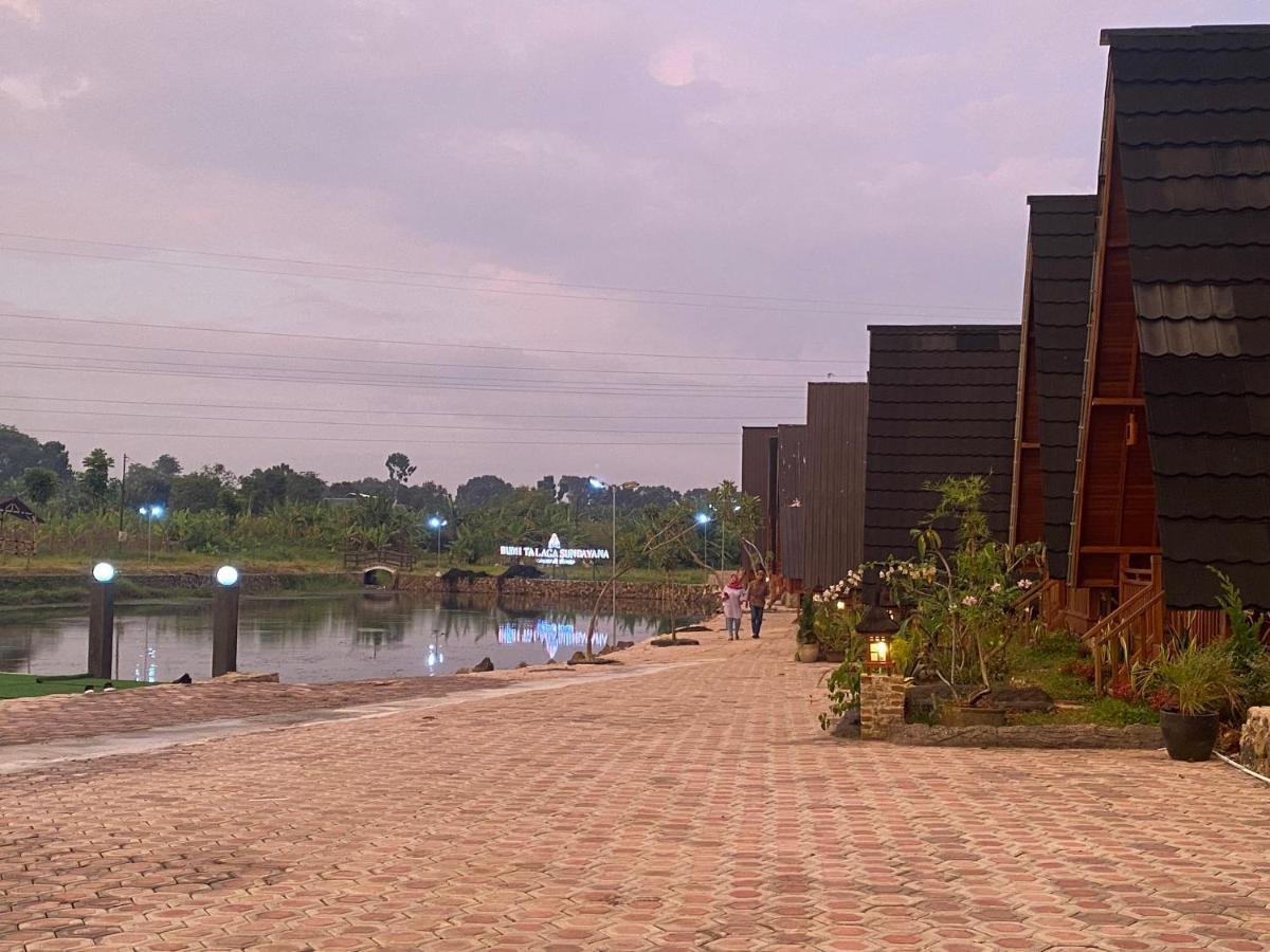 Resort & Resto Talaga Sundayana Subang Bagian luar foto