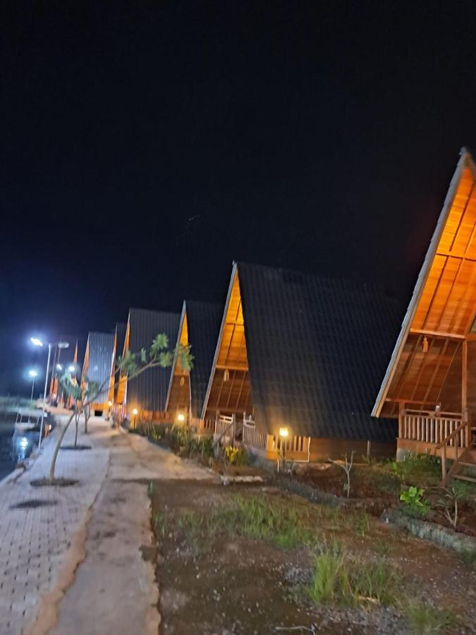 Resort & Resto Talaga Sundayana Subang Bagian luar foto