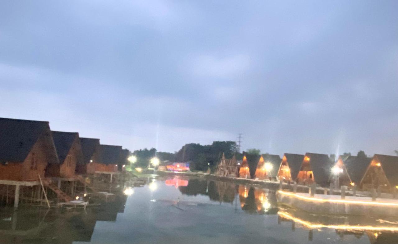 Resort & Resto Talaga Sundayana Subang Bagian luar foto